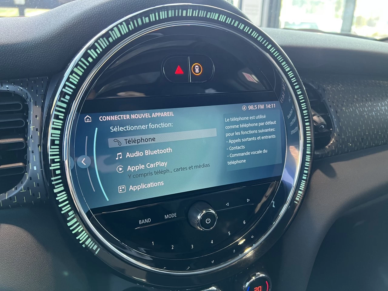 2023 Mini Cooper Cooper SE https://www.bmwsteagathe.com/resize/b990ff35b810a3abc0cc817b2ca24889-1