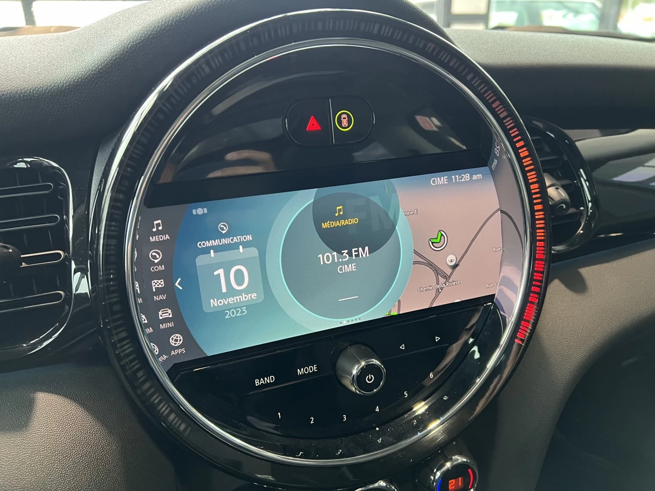 2023 Mini Cooper Cooper SE https://www.bmwsteagathe.com/resize/b990ff35b810a3abc0cc817b2ca24889-1