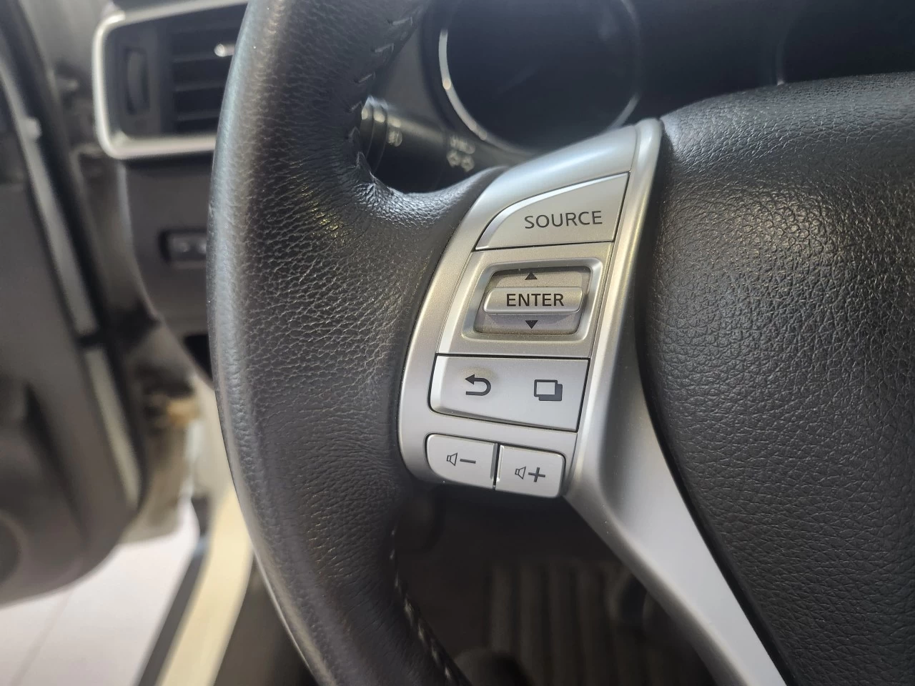 2014 Nissan Rogue SL Main Image