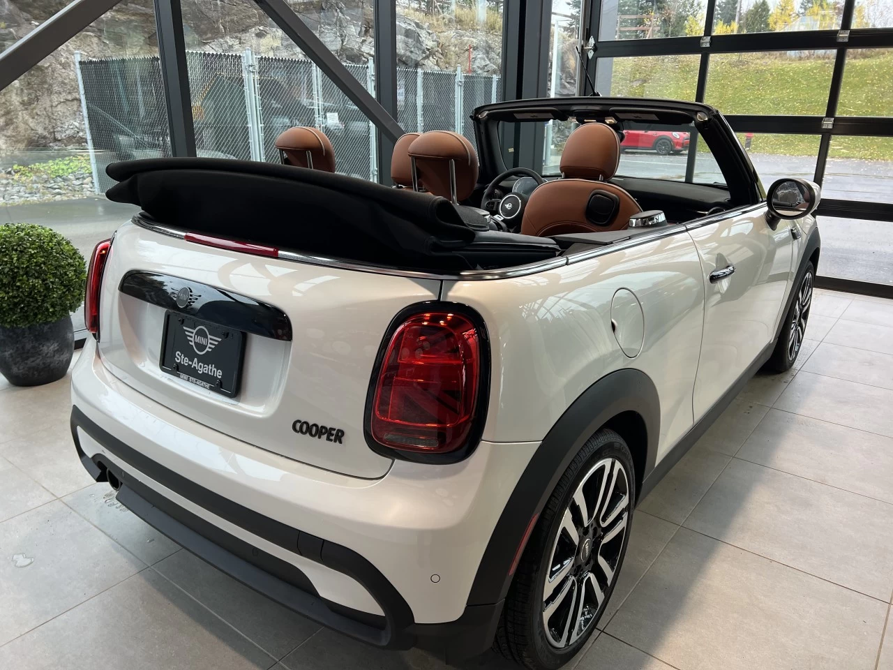 2024 MINI Cooper Convertible  Image principale