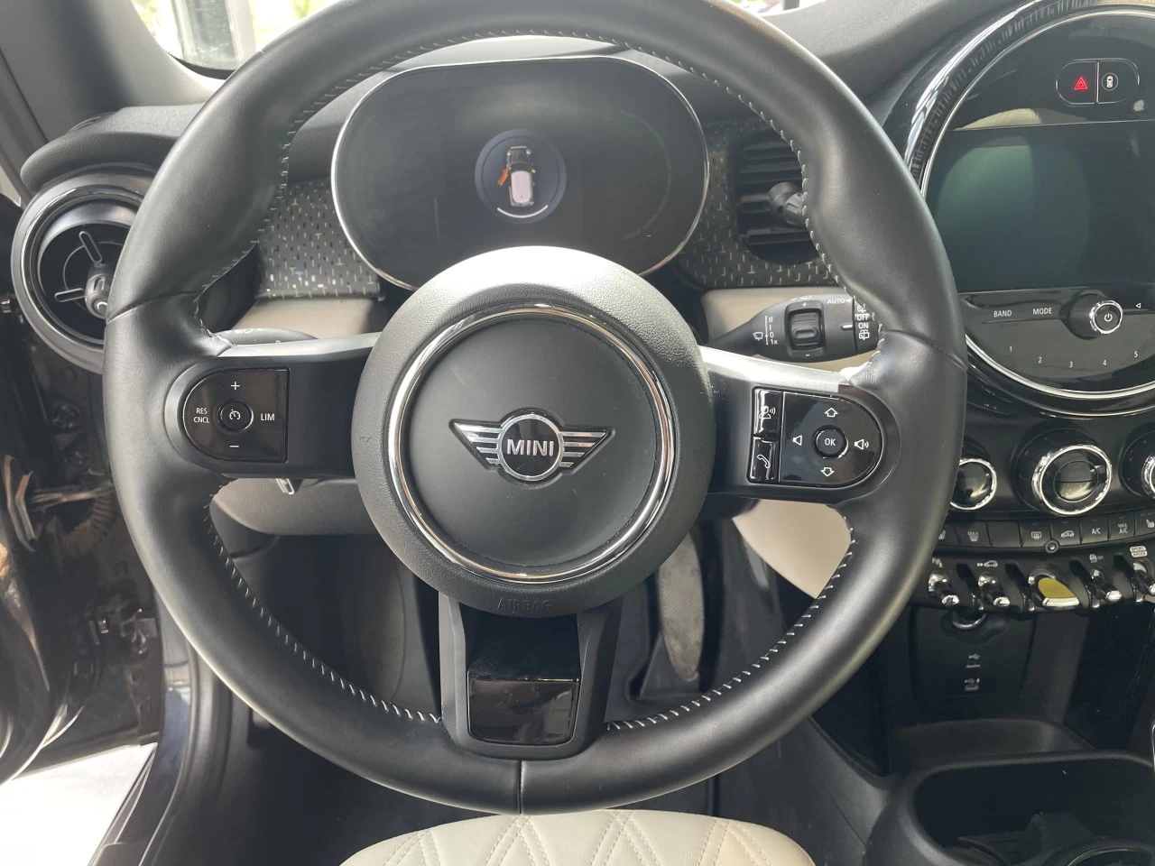 2022 Mini Cooper Cooper SE https://www.bmwsteagathe.com/resize/b990ff35b810a3abc0cc817b2ca24889-1