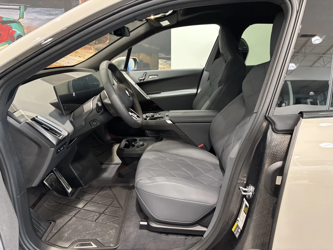 2026 BMW iX xDrive60 Main Image