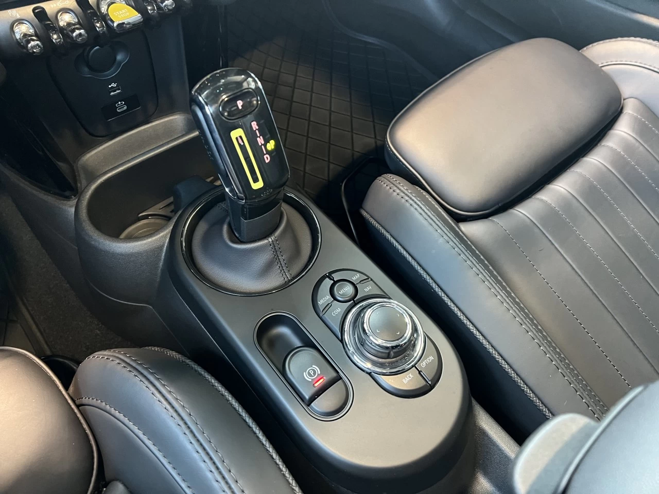 2023 Mini Cooper Cooper SE https://www.bmwsteagathe.com/resize/b990ff35b810a3abc0cc817b2ca24889-1