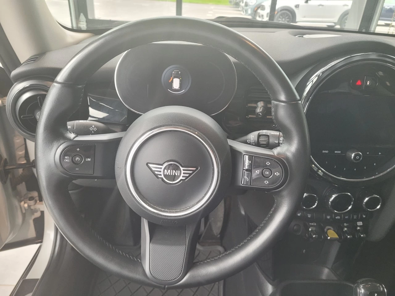 2022 Mini Cooper Cooper SE https://www.bmwsteagathe.com/resize/b990ff35b810a3abc0cc817b2ca24889-1