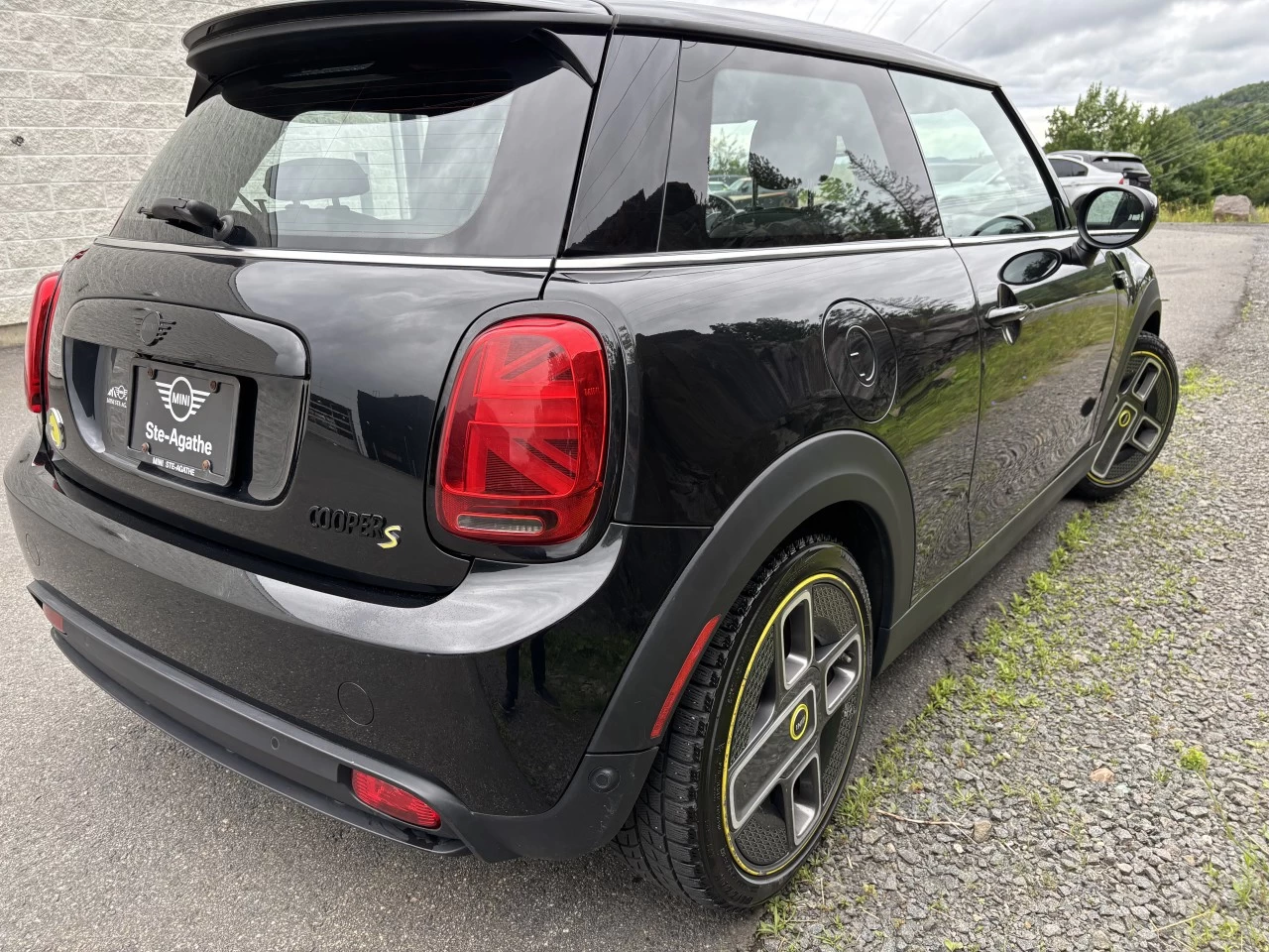 2023 Mini Cooper Cooper SE Main Image