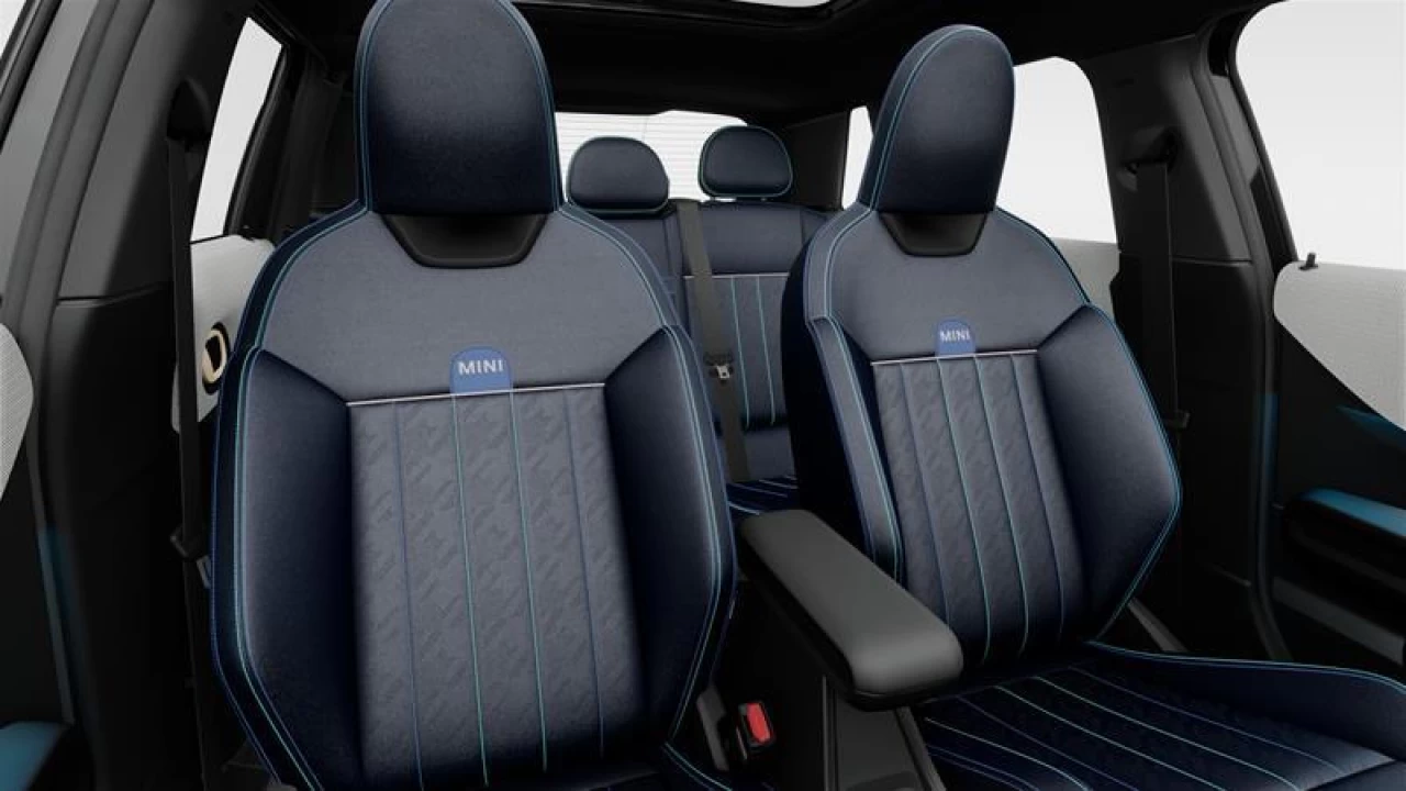 2026 MINI 5 Door Cooper C FWD Image principale