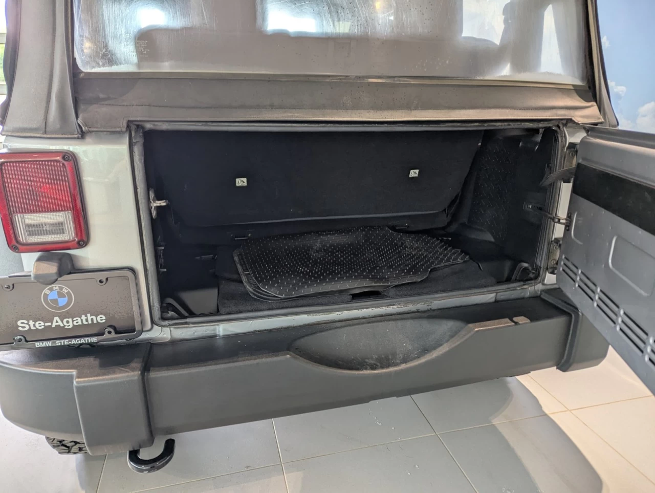 2014 Jeep Wrangler Sport / Manuel Main Image
