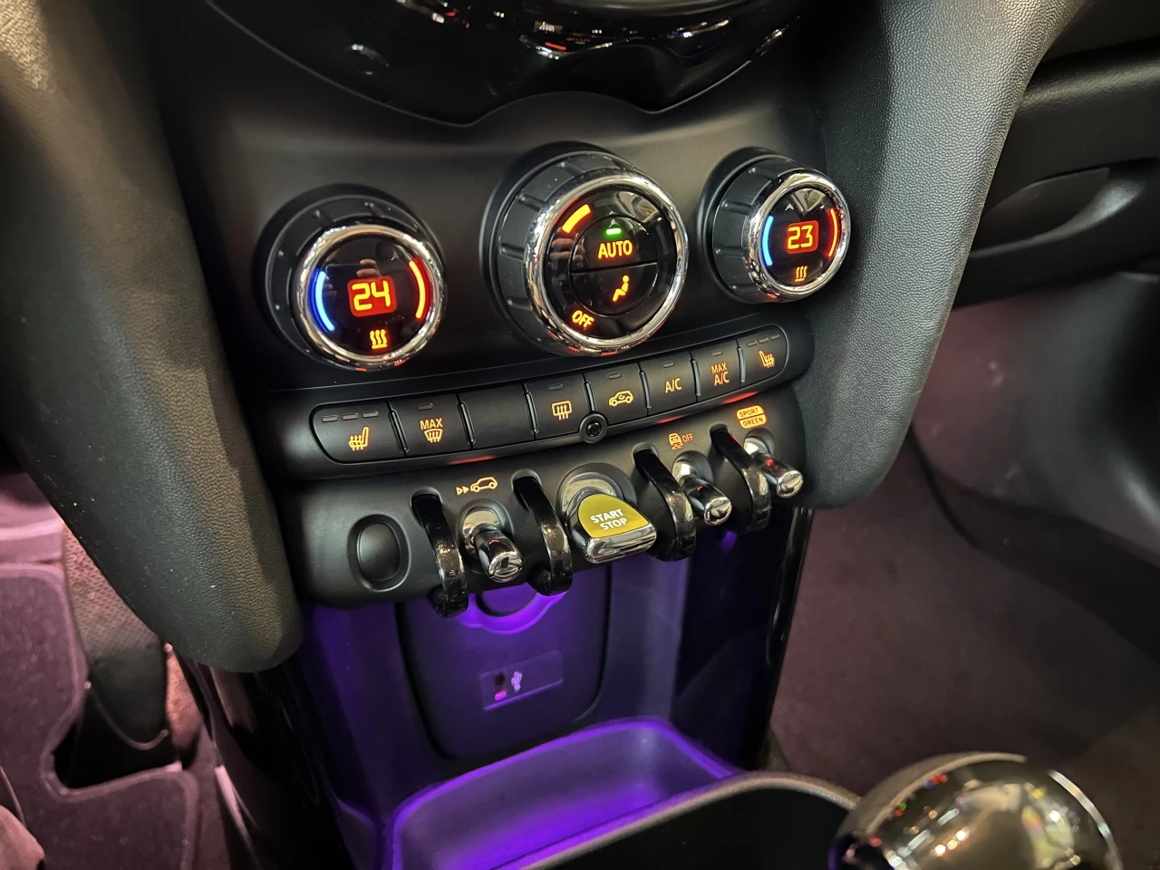 2021 Mini Cooper Cooper SE https://www.bmwsteagathe.com/resize/b990ff35b810a3abc0cc817b2ca24889-1