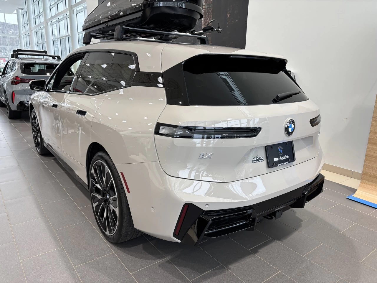 2026 BMW iX xDrive60 Main Image