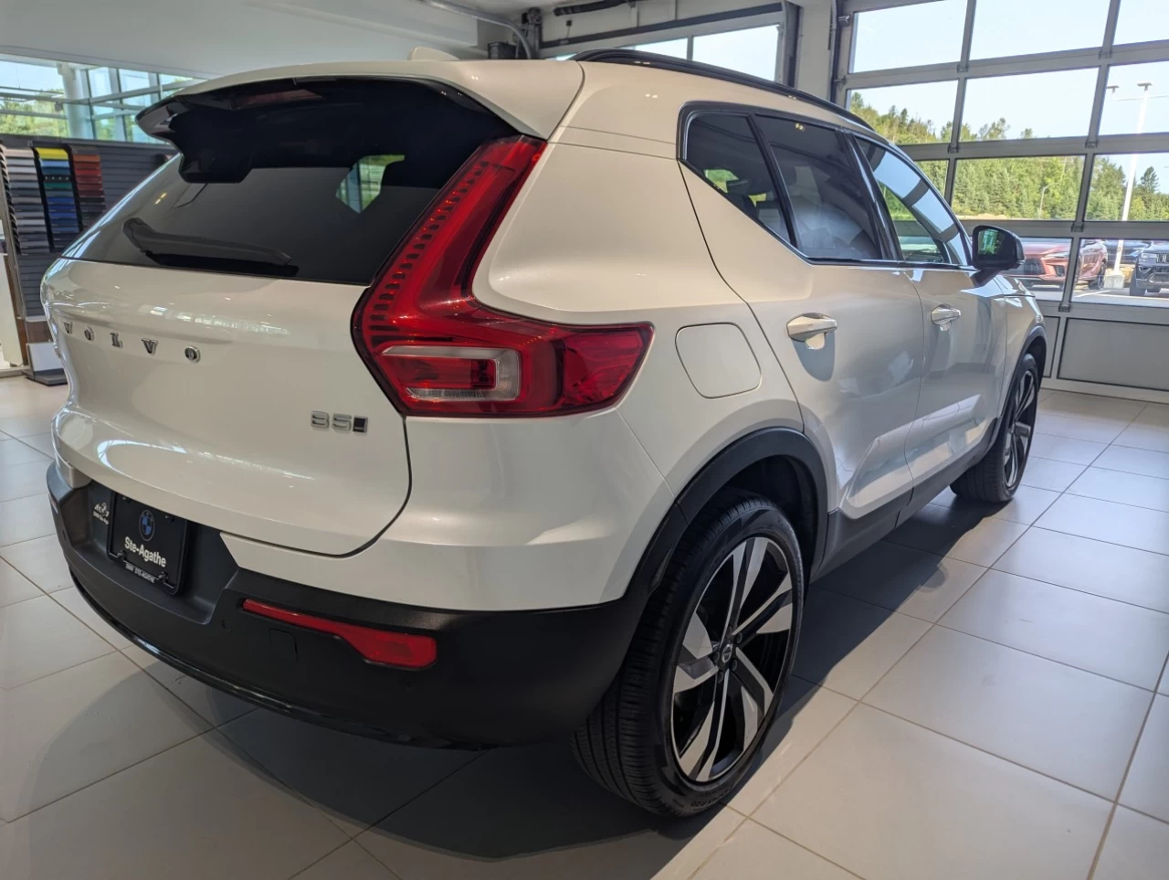 2023 Volvo XC40 Plus Dark Theme Main Image