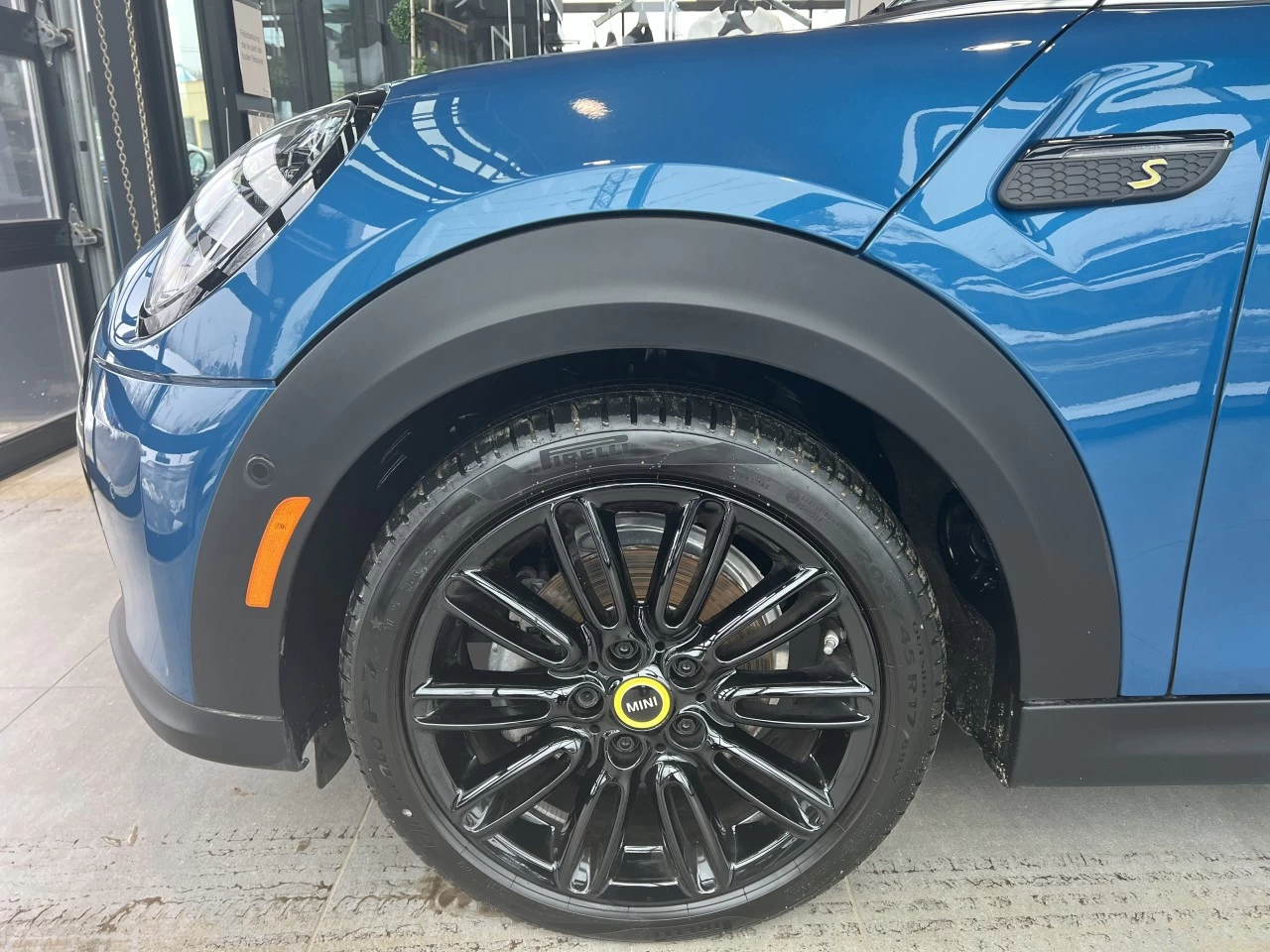 2023 Mini Cooper Cooper SE https://www.bmwsteagathe.com/resize/b990ff35b810a3abc0cc817b2ca24889-1