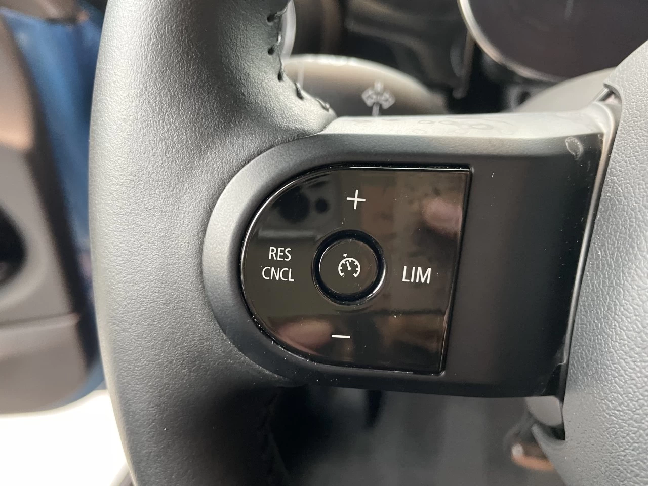 2023 Mini Cooper Cooper SE https://www.bmwsteagathe.com/resize/b990ff35b810a3abc0cc817b2ca24889-1