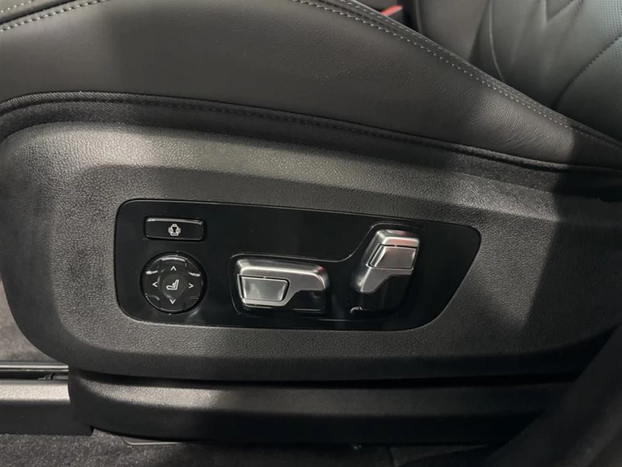 2026 BMW XM Label Main Image