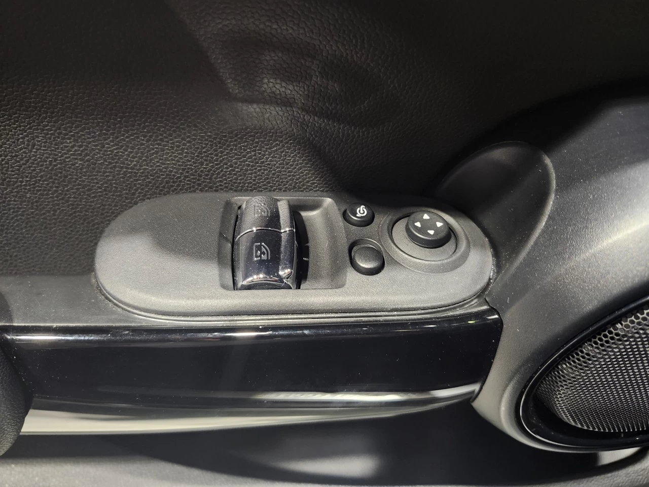 2022 Mini Cooper SE Main Image