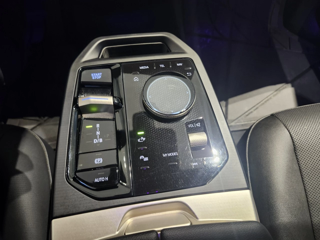 2023 BMW iX xDrive40 Main Image