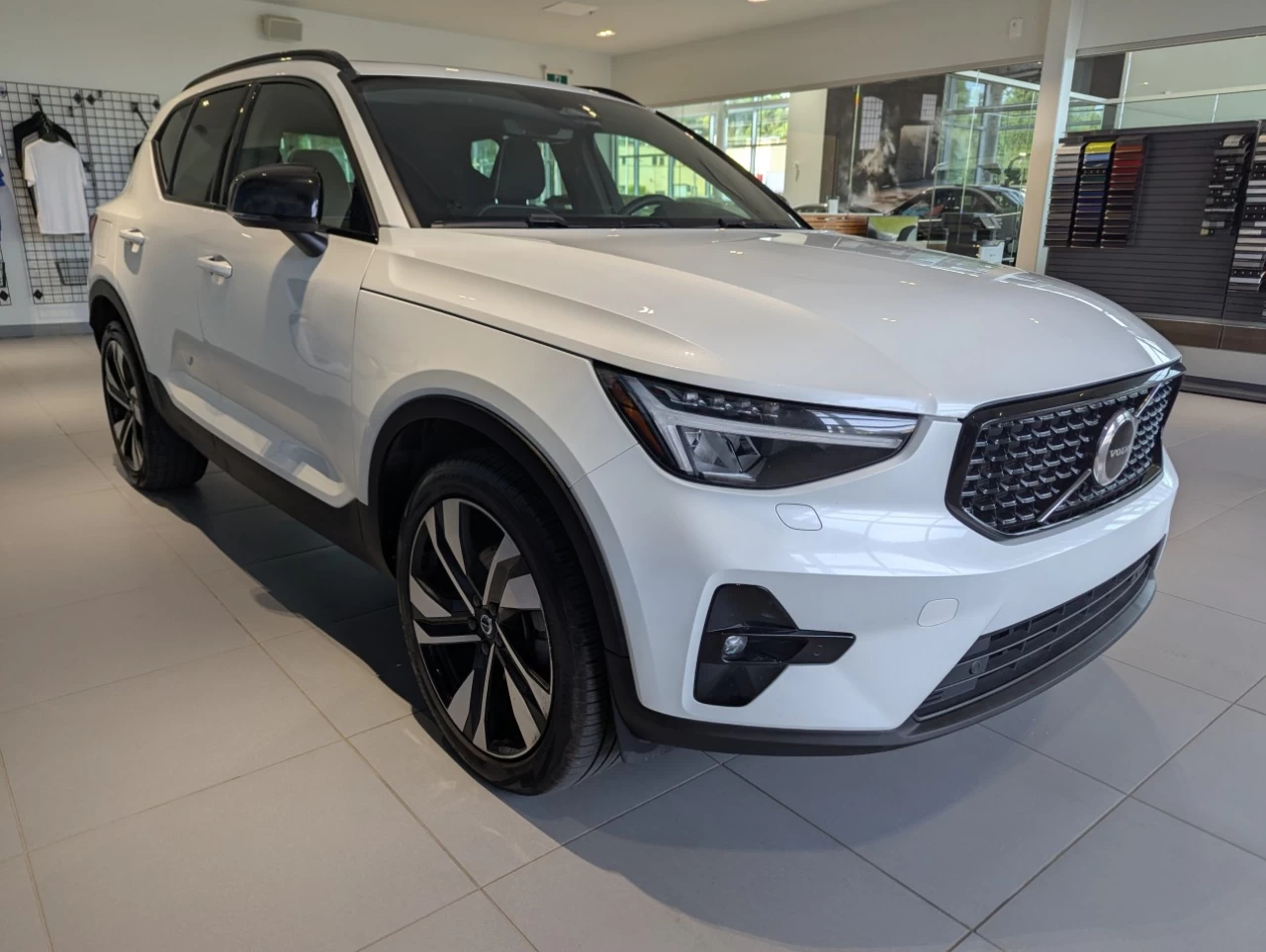 2023 Volvo XC40 Plus Dark Theme Main Image