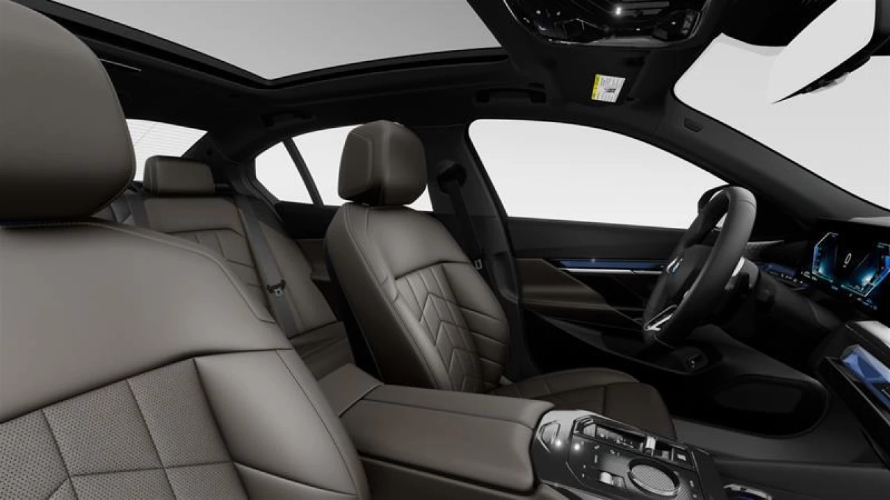 2026 BMW 550e xDrive Main Image