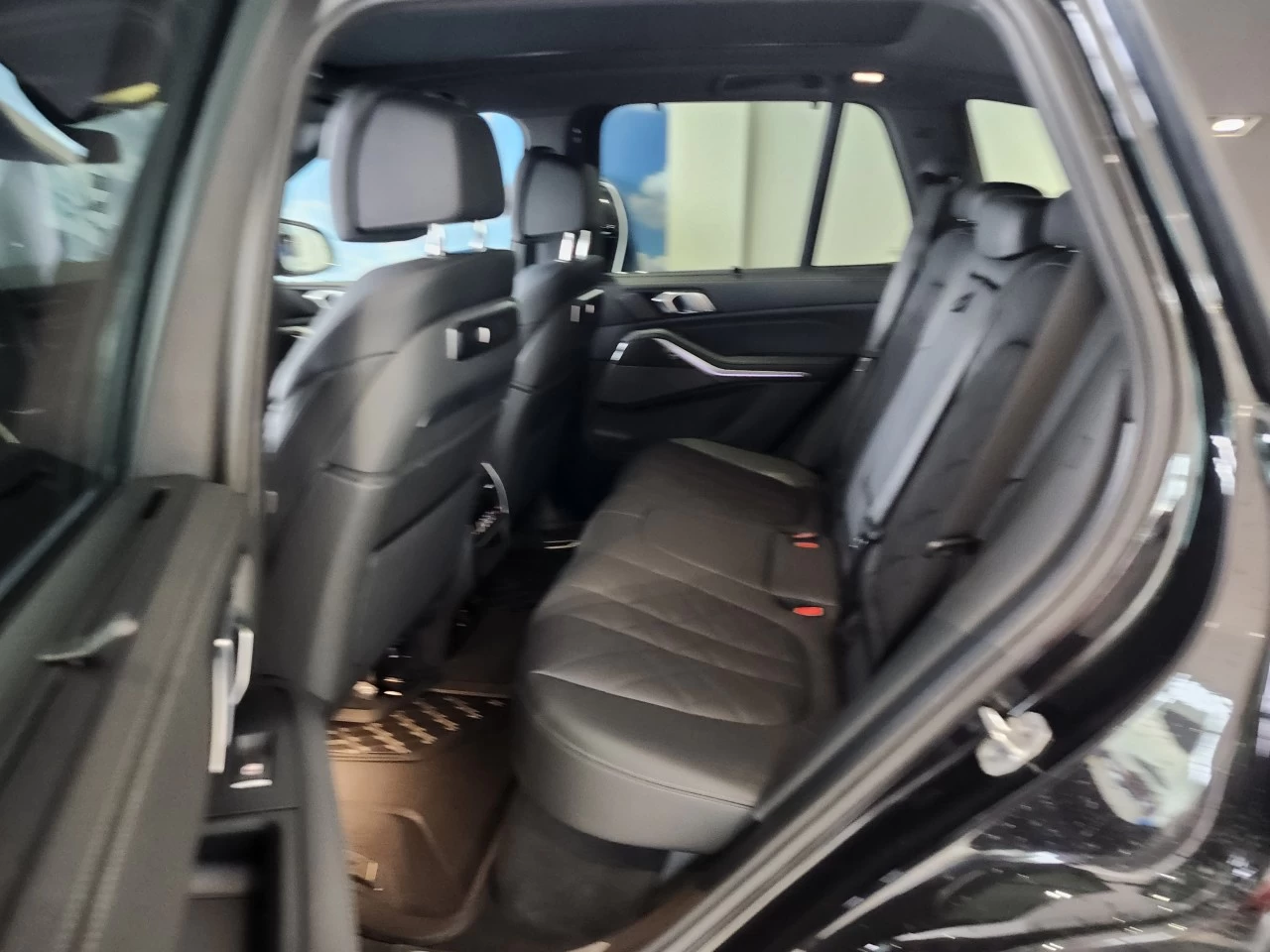 2025 BMW X5 M60i xDrive Image principale