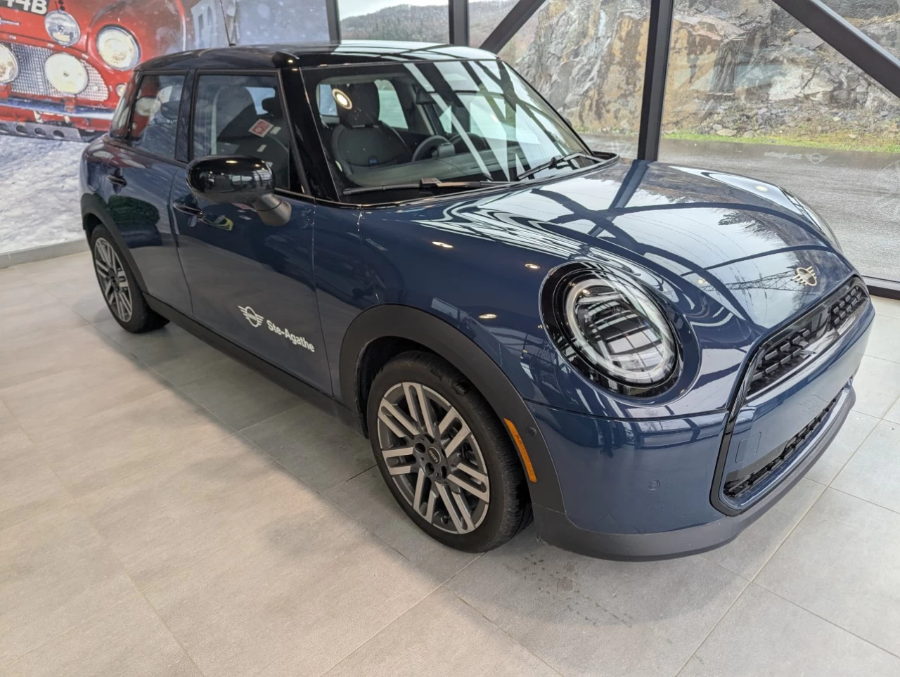 2025 MINI 5 Door Cooper C FWD Image principale