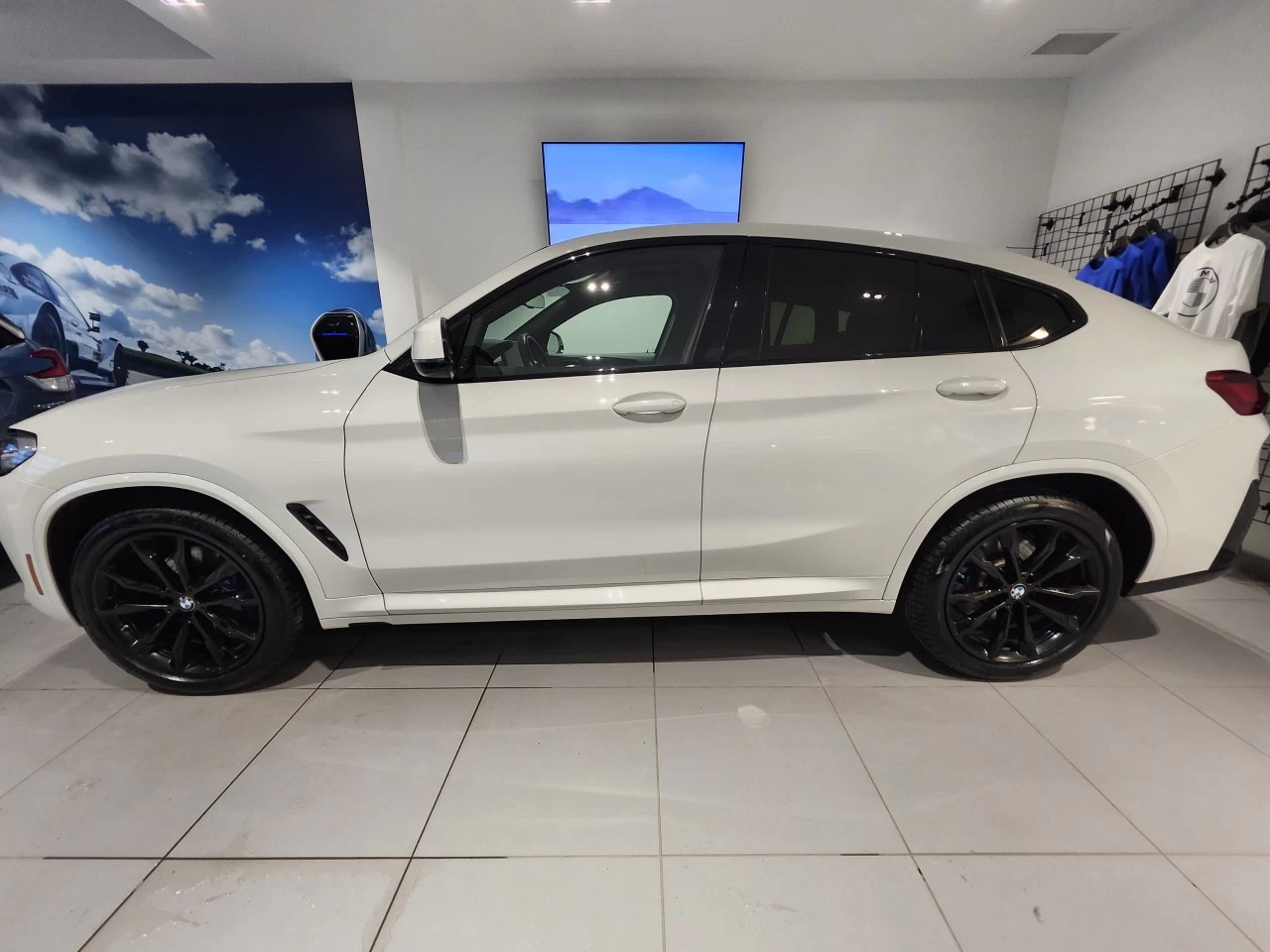 2023 BMW X4 xDrive30i Main Image