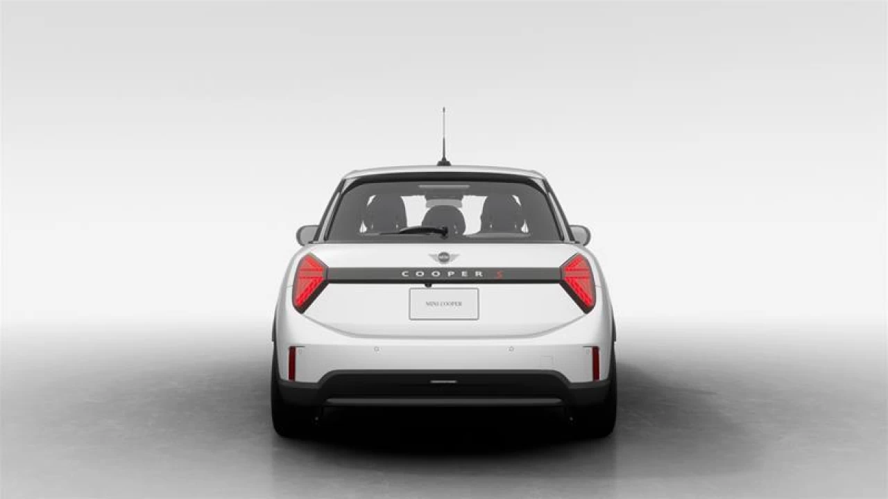 2026 MINI 5 Door Cooper S FWD Image principale
