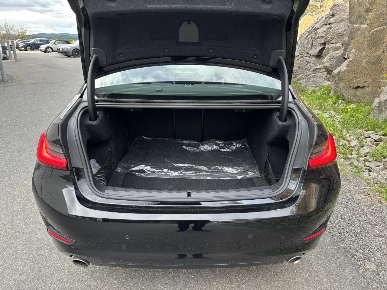 2020 BMW 3 Series 330i xDrive Main Image