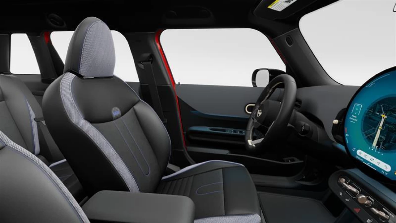 2026 MINI 5 Door Cooper C FWD Image principale