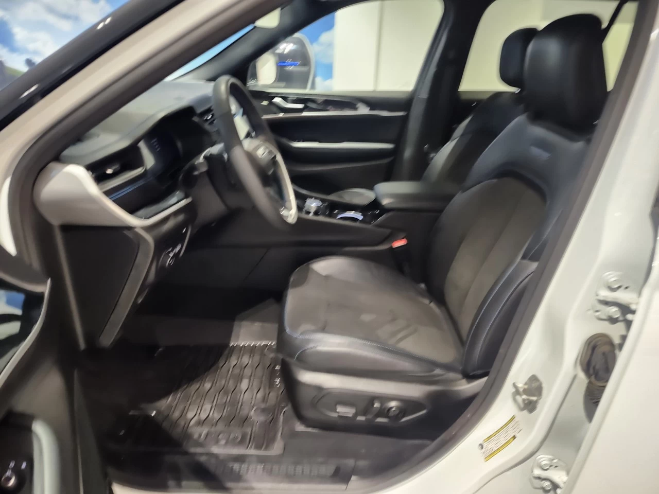 2022 Jeep Grand Cherokee Trailhawk Main Image