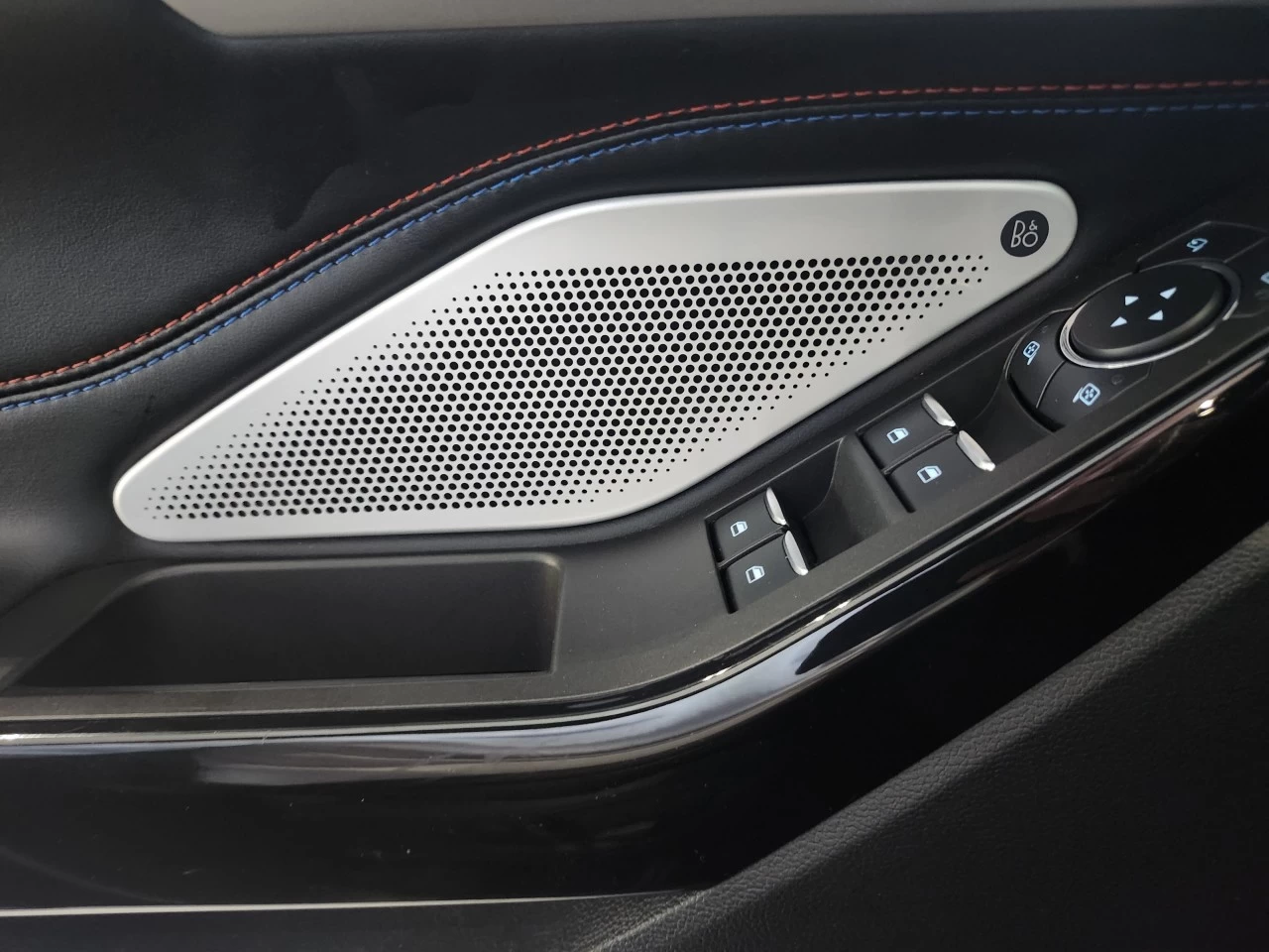 2023 Ford Explorer ST Image principale