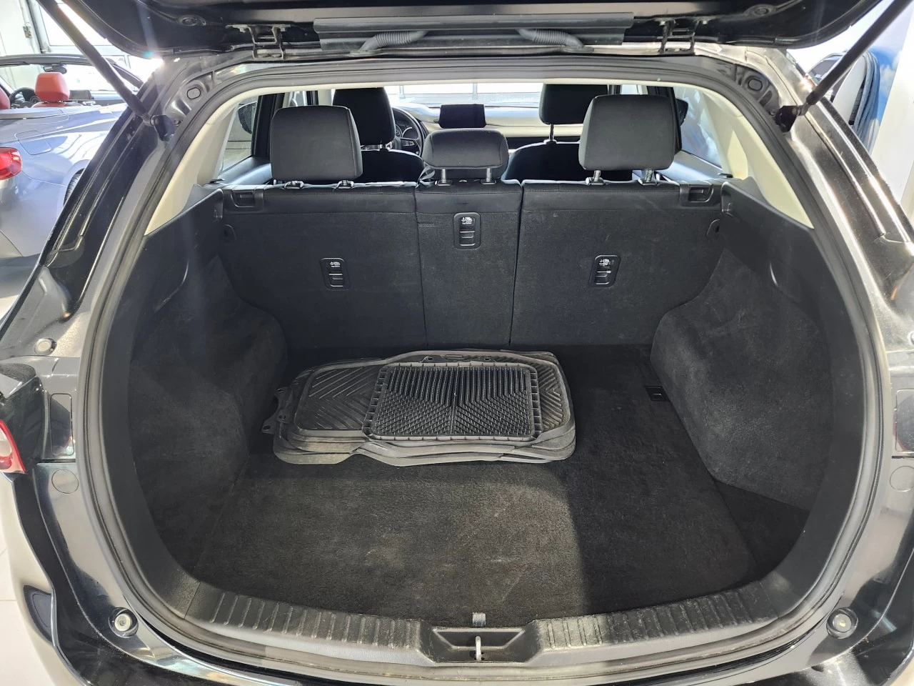 2021 Mazda CX-5 GX https://www.bmwsteagathe.com/resize/b990ff35b810a3abc0cc817b2ca24889-1