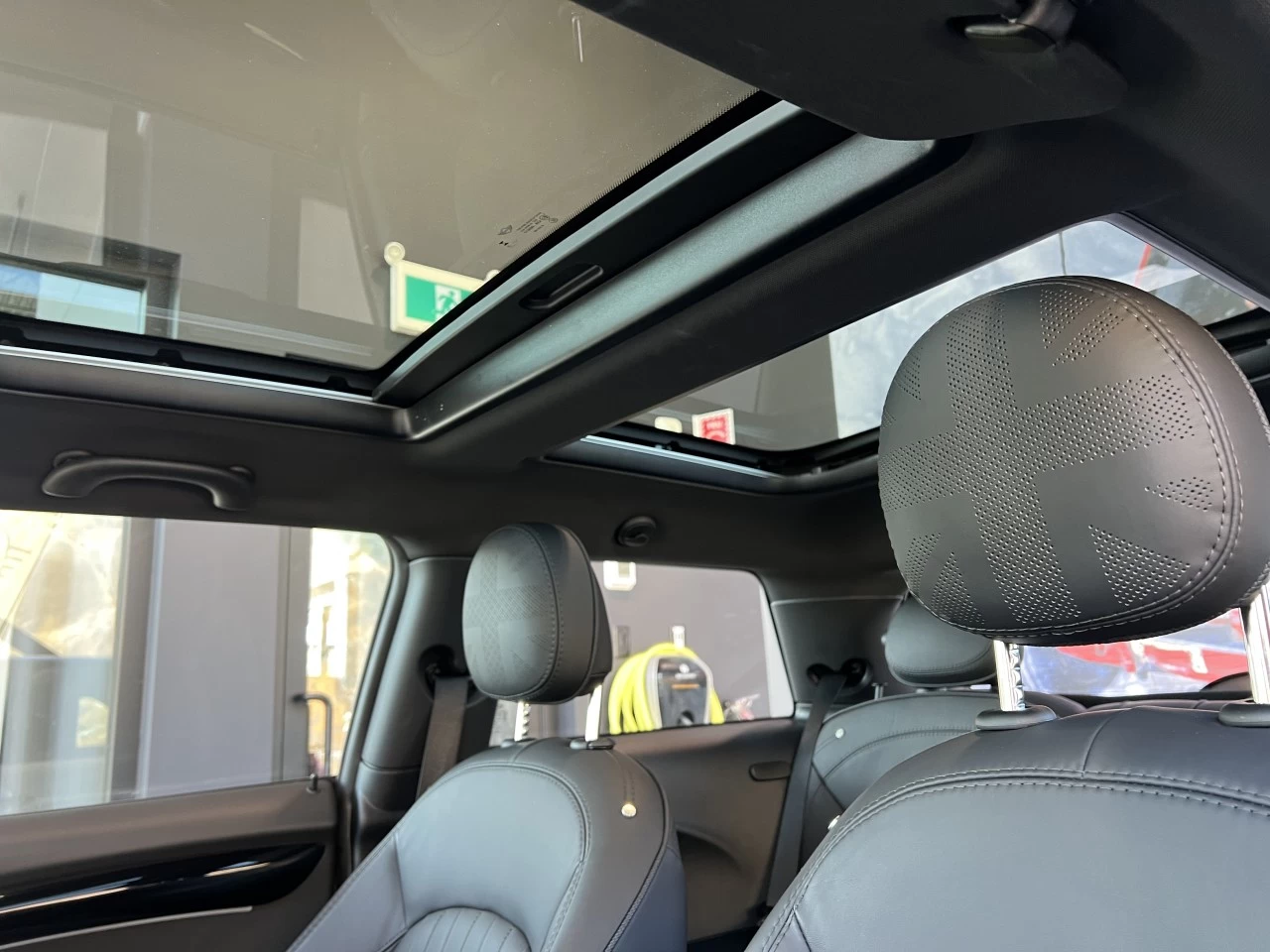 2023 Mini Cooper Cooper SE https://www.bmwsteagathe.com/resize/b990ff35b810a3abc0cc817b2ca24889-1