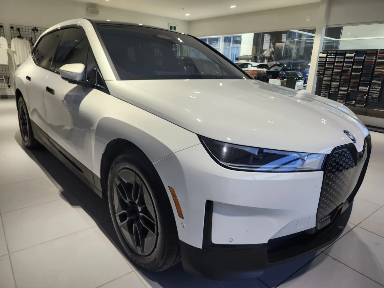 2023 BMW iX xDrive40 Main Image