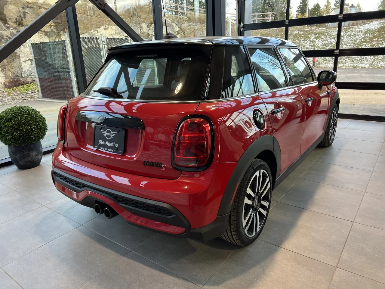 2024 MINI COOPER S 5 Door Image principale