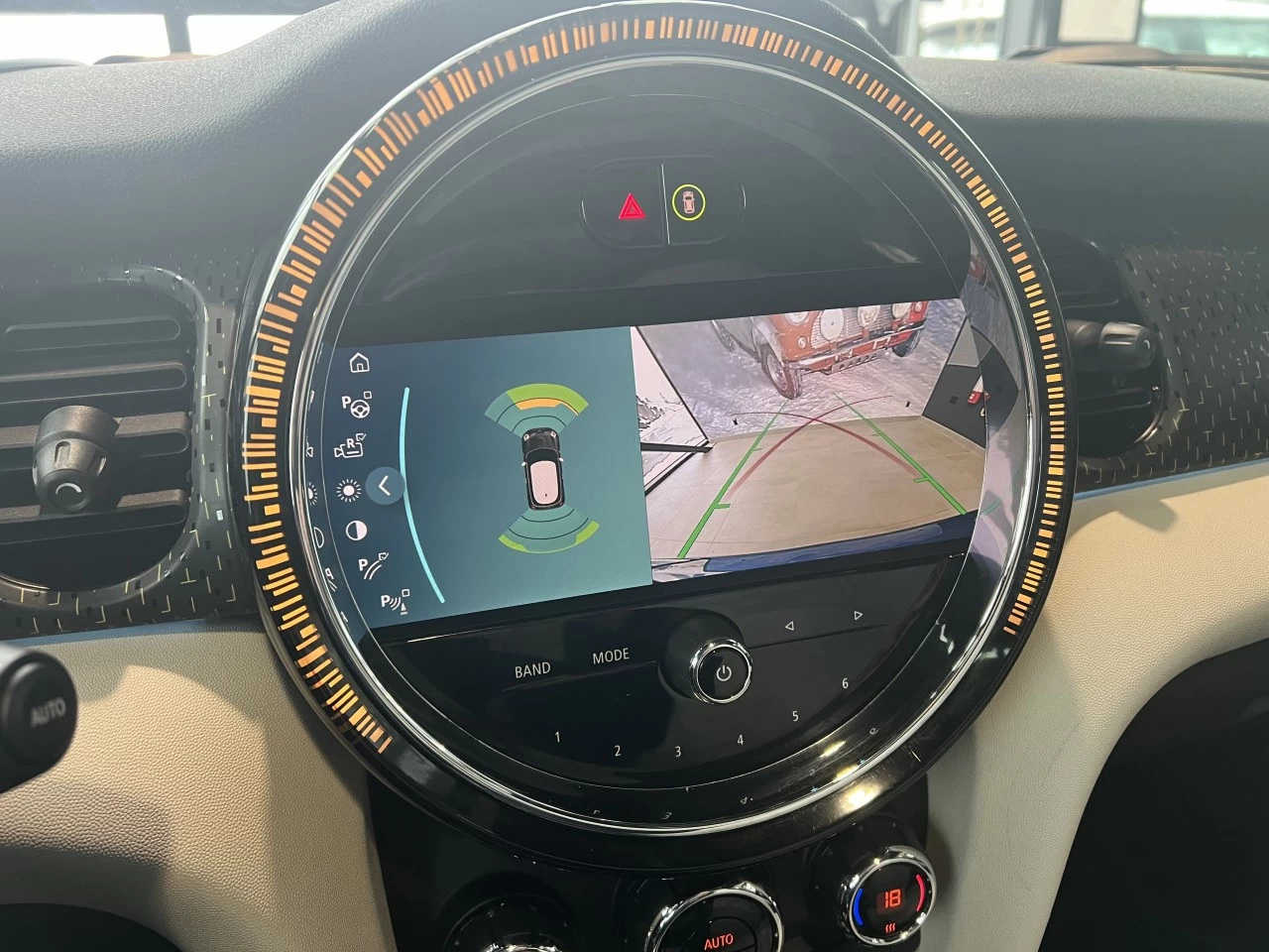 2023 Mini Cooper Cooper SE https://www.bmwsteagathe.com/resize/b990ff35b810a3abc0cc817b2ca24889-1