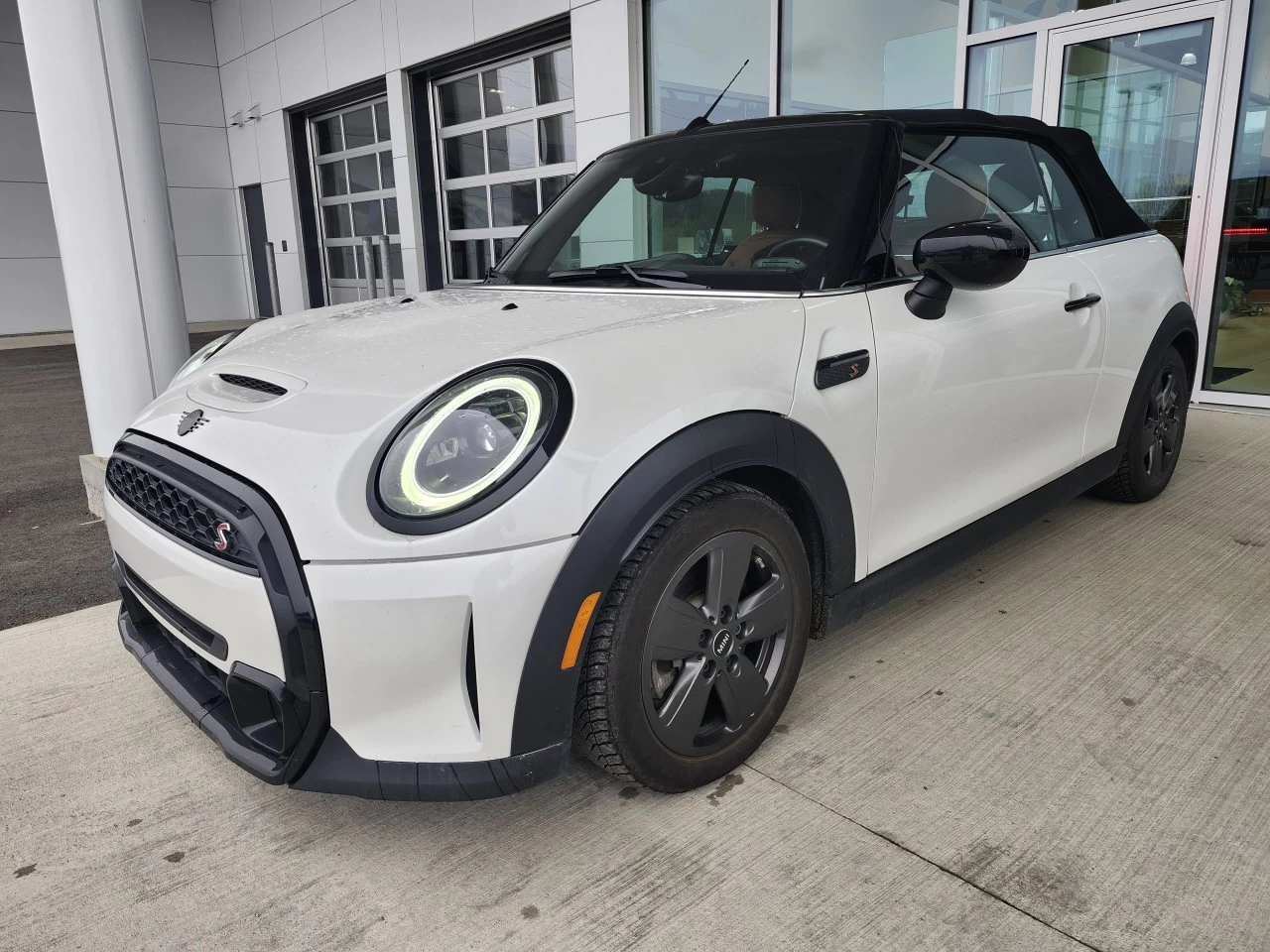 2024 Mini Cooper Cooper S Convertible https://www.bmwsteagathe.com/resize/b990ff35b810a3abc0cc817b2ca24889-1