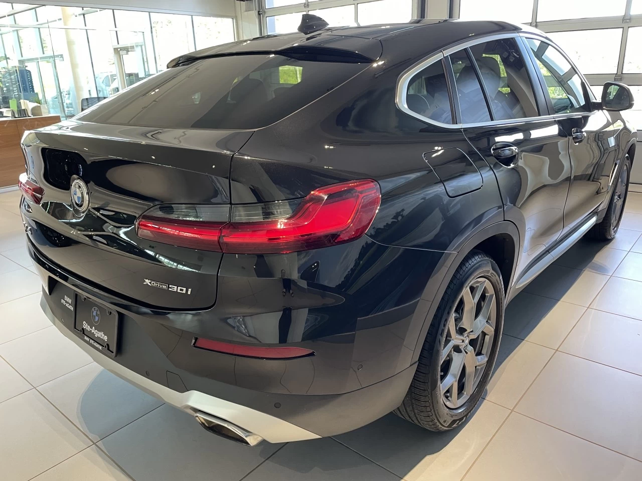 2022 BMW X4 xDrive30i Main Image