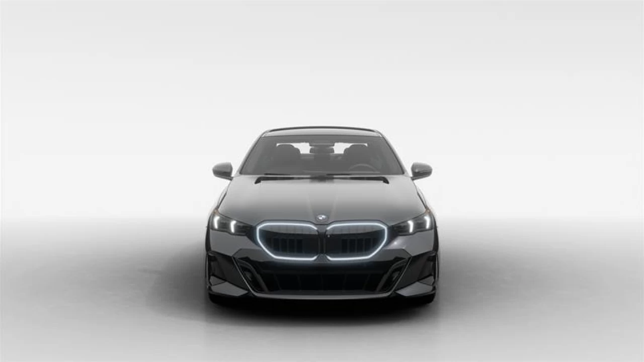 2026 BMW 550e xDrive Main Image