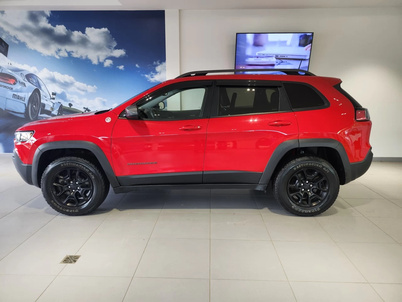 2019 Jeep Cherokee Trailhawk Main Image