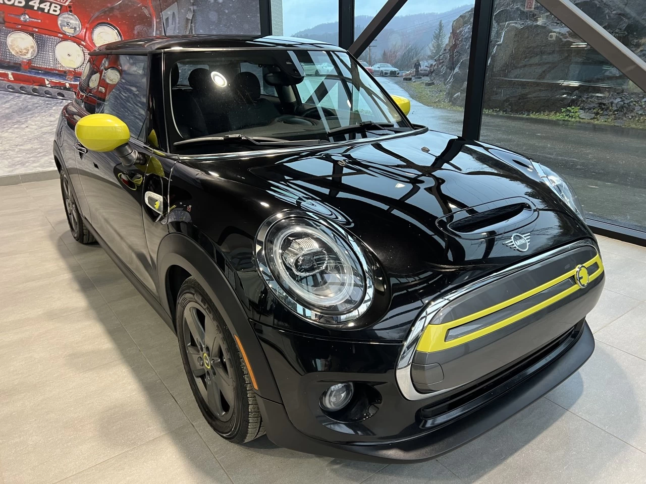 2021 Mini Cooper Cooper SE https://www.bmwsteagathe.com/resize/b990ff35b810a3abc0cc817b2ca24889-1