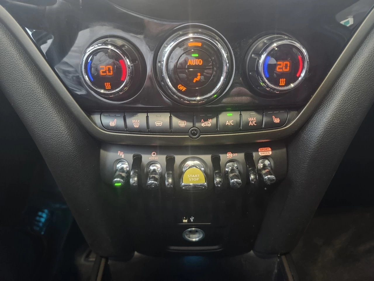 2022 Mini Cooper Countryman Cooper SE Main Image