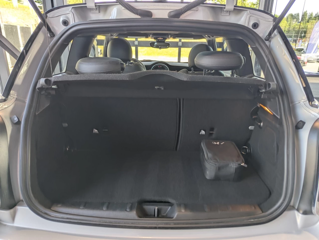 2021 Mini Cooper Cooper SE Main Image