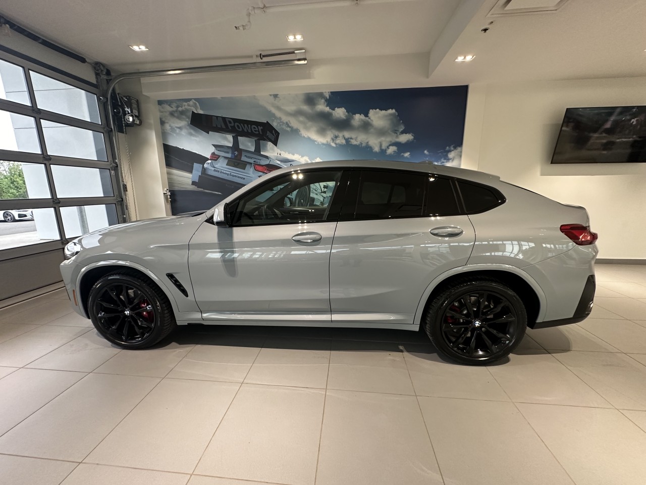 Used 2024 BMW X4 with 7,500 km for sale at Otogo