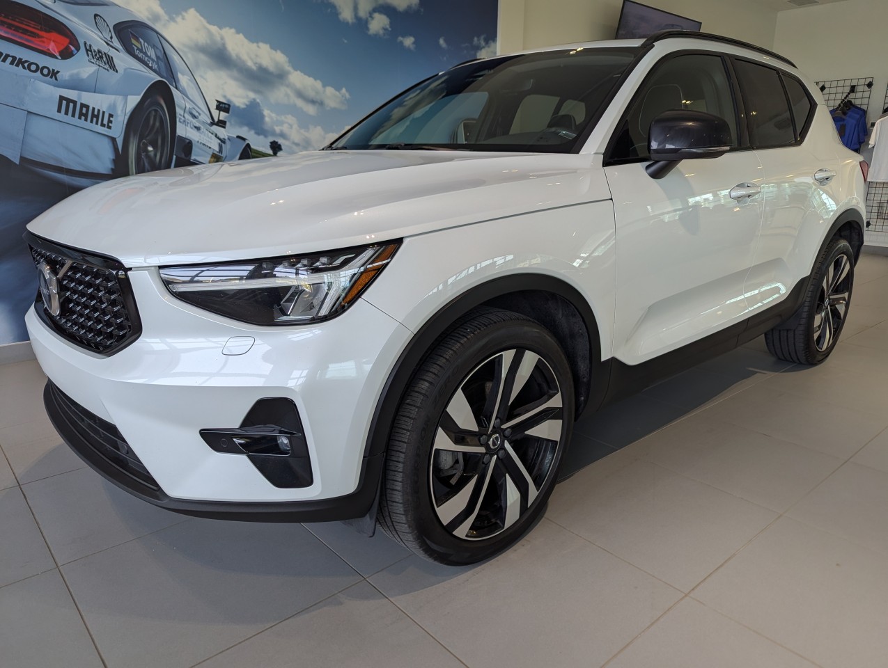 Volvo 2023 XC40 Plus Dark Theme